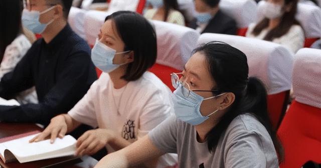 大学生|“考公上岸后，亲戚上演了教科书式翻脸”，大学生的经历很真实