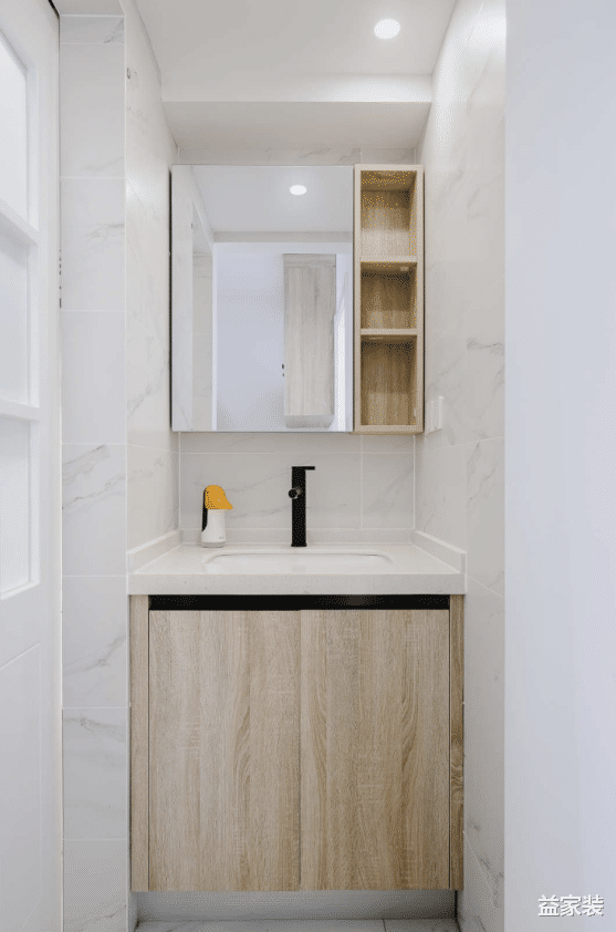 不在主卧安装衣柜,遭到家人强烈反对,入住后,家里人却全都道歉