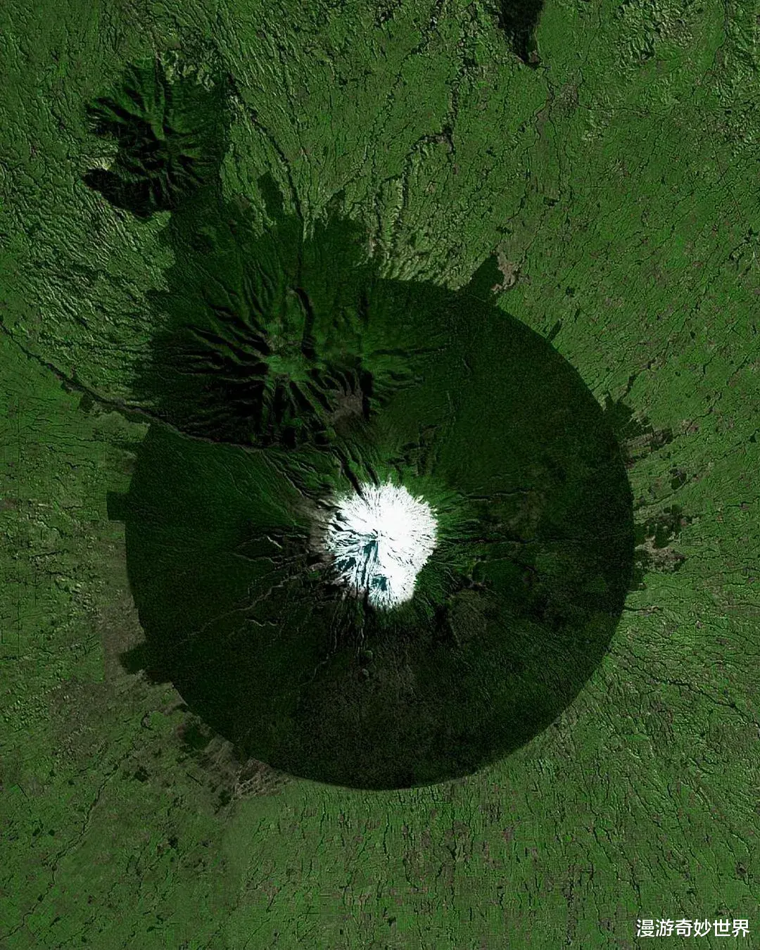 从太空看地球是啥样?35张活久见的卫星图,颠覆你的世界观…