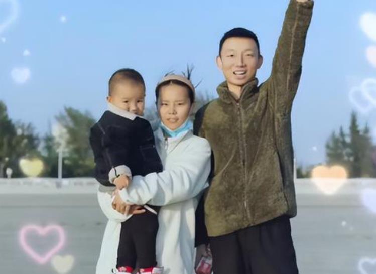 姚策|尴尬！熊磊母亲晒出姚策生前童年照片，喊话对方节日快乐遭嘲讽