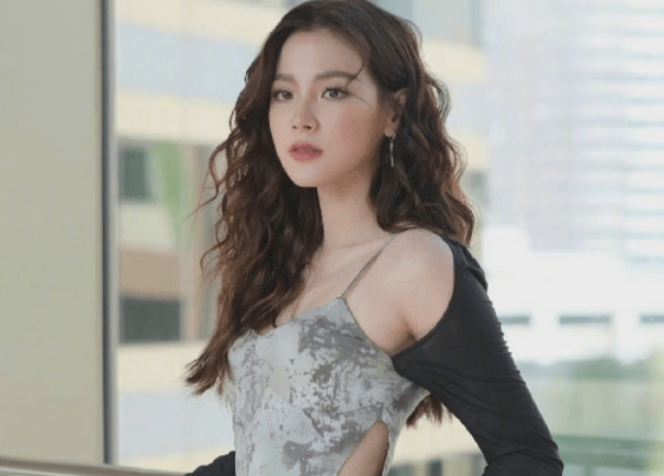 |泰国女星“小水”：穿露背泳衣，大秀好身材，29岁仍单身