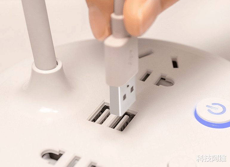 USB|避开公牛“锋芒”！达聚科上架多功能插线板，55.9元支持一体折叠