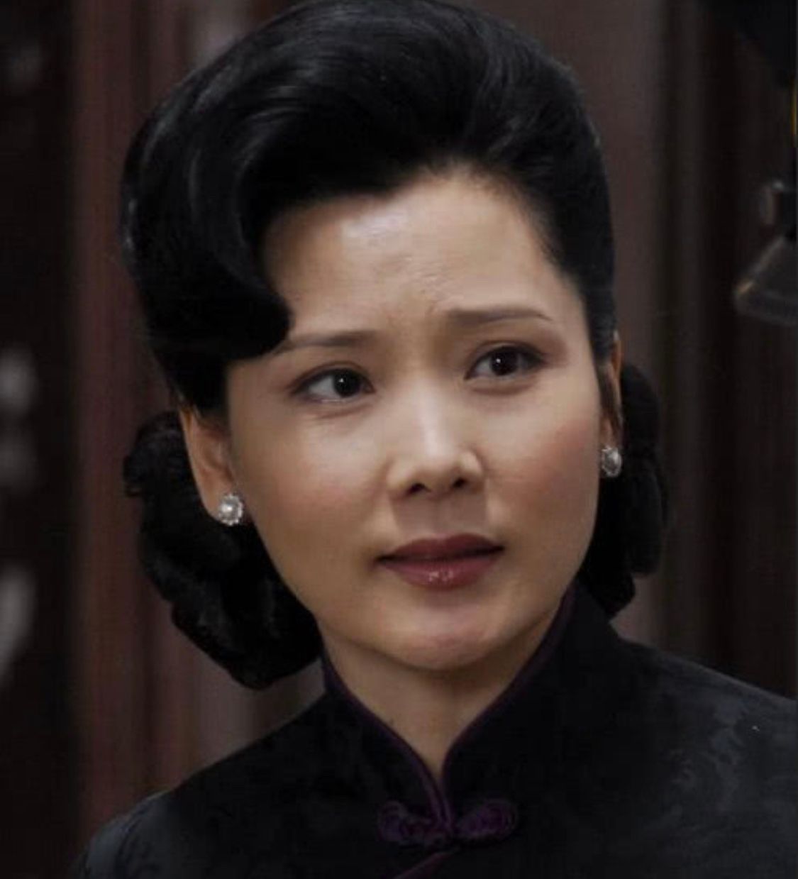 发型 中年女人放弃“黑长直”吧!选这些发型更显气质,看何赛飞就知道