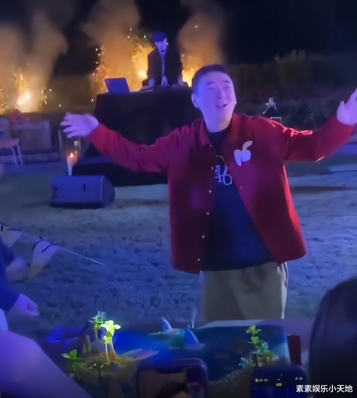 王思聪|王思聪庆祝35岁生日:蛋糕气派现场有烟花表演,专业厨师制作美食