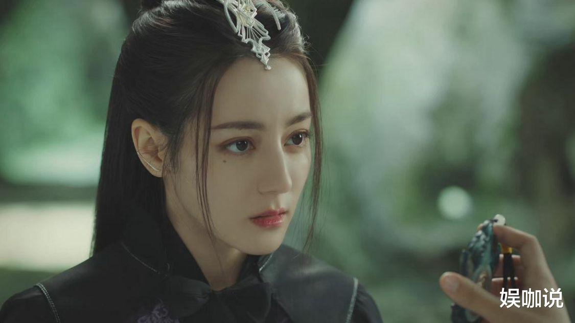 迪丽热巴|迪丽热巴片场打瞌睡，“正告”网友不要截图，不一样的纪云禾