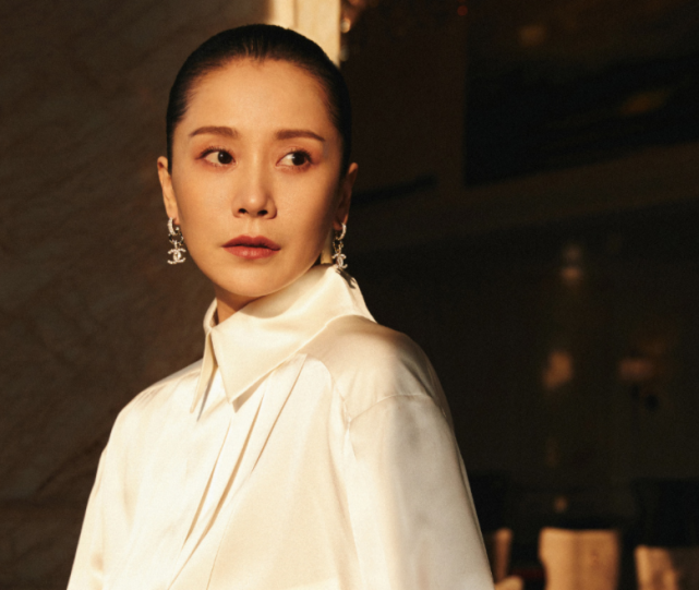 血糖 8位女星同活动比美！43岁章子怡少女麻花辫，周冬雨快“秃”了