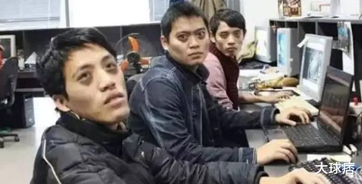 大学生|“月薪过万很难吗？”单纯大学生发出疑问，2022平均工资道出答案