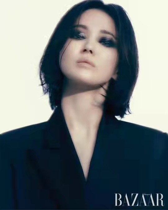 罗美薇|40岁宋慧乔罕见翻车!穿宽松裙五五分身材全暴露,颜值输给孙艺珍