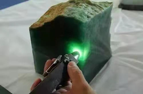 翡翠|玩翡翠的时候不要做这六件蠢事！