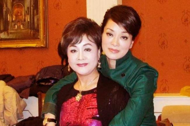 毛阿敏|毛阿敏之女解佳桐:父亲留下260亿的遗产, 也无法弥补母亲心中的痛