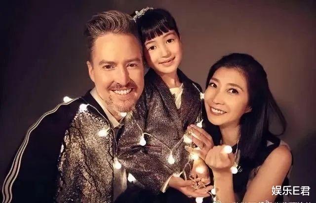 曹格|曹格结束14年婚姻，张嘉倪也放下爱情，网友：明星很难有健全家庭