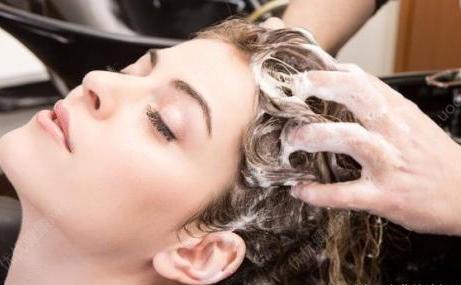 洗发水 洗头发时，先用洗发水还是护发素？很多人搞错，难怪头发大把掉