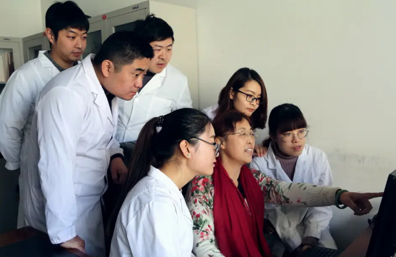 求职|35岁博士求职要求月薪5000，却被面试官质疑假学历，评论区吵翻天