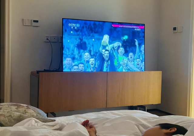 陈妍希|陈妍希替儿子发文庆生,首次公开小星星无遮挡正面照,侧脸像陈晓