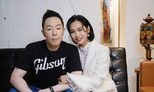 蔡少芬|蔡少芬朱茵素颜曝光，洪欣被赞年轻，网友感叹美人迟暮