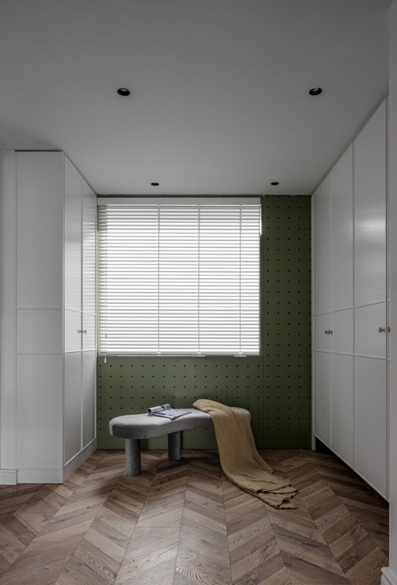 她135㎡新家，墙面满做造型，却看不到一丝的复杂，太有气质了