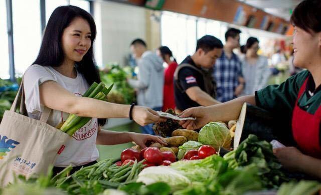 创业|一步走错、步步错,研究生在菜市场卖鸡爪为生,只因错过最佳年龄