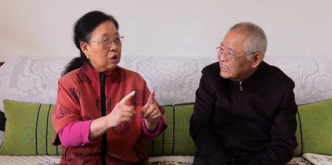 2014年老教授晨练时被女孩撞晕,醒后对儿子说:把一万元退给人家