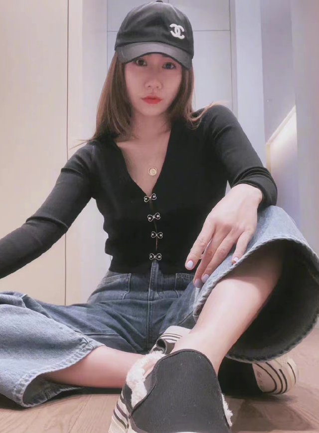 小姐姐|39岁刘芸化妆间大跳热舞!上衣太短露平坦小腹,挺胸抬臀曲线完美