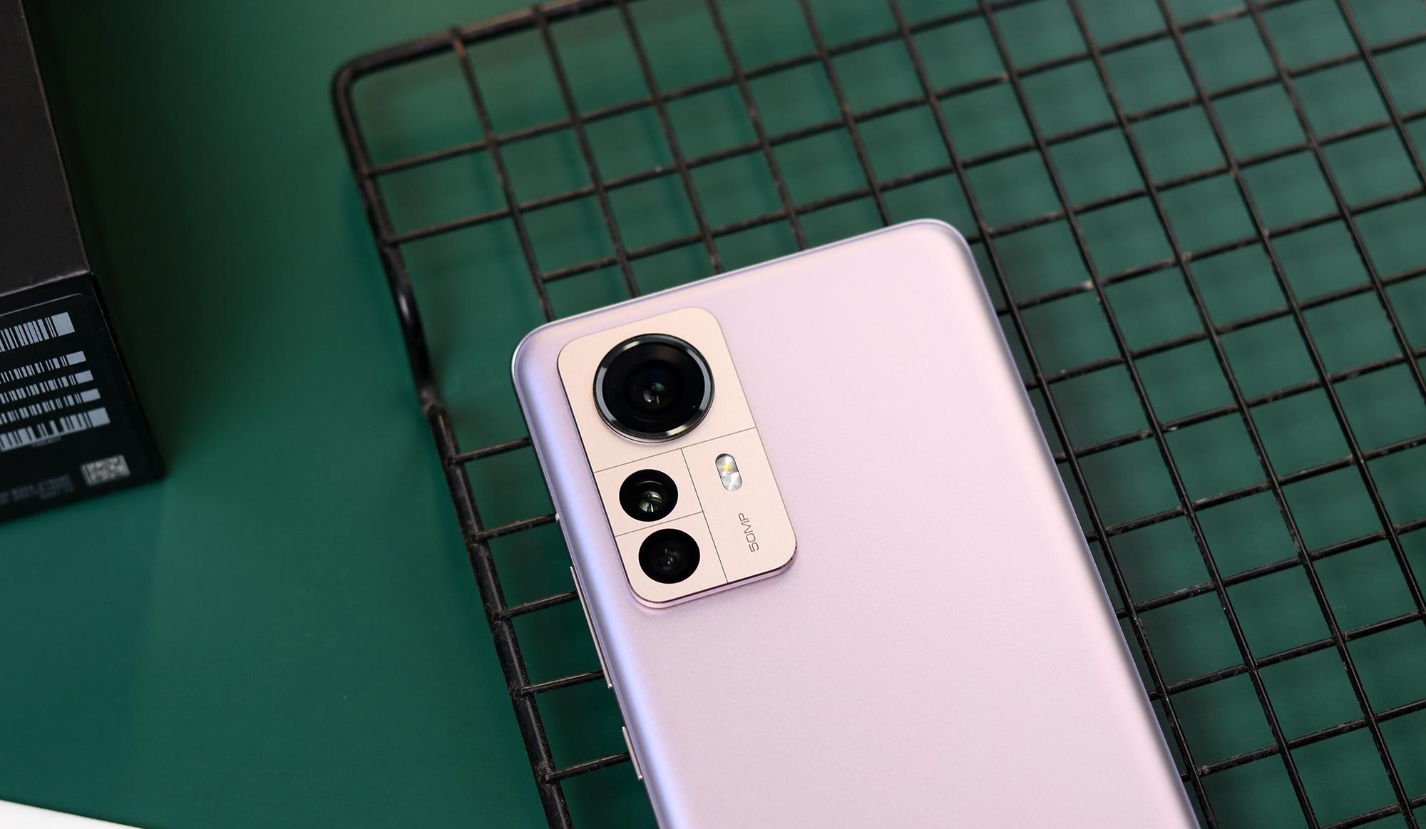 小米科技|4个月跳水1300的旗舰机,配置参数性价比巨高,却被网友“劝退”