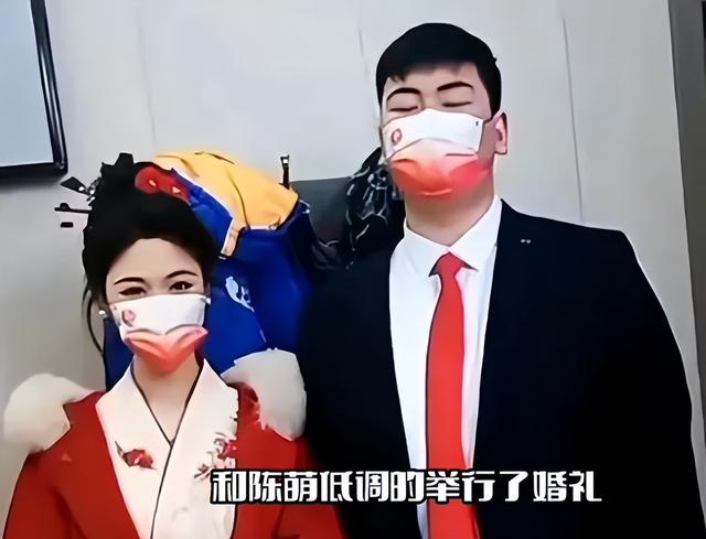 陈萌|大衣哥儿媳开豪车度蜜月,买金手镯LV包包送亲人,网友:真会办事