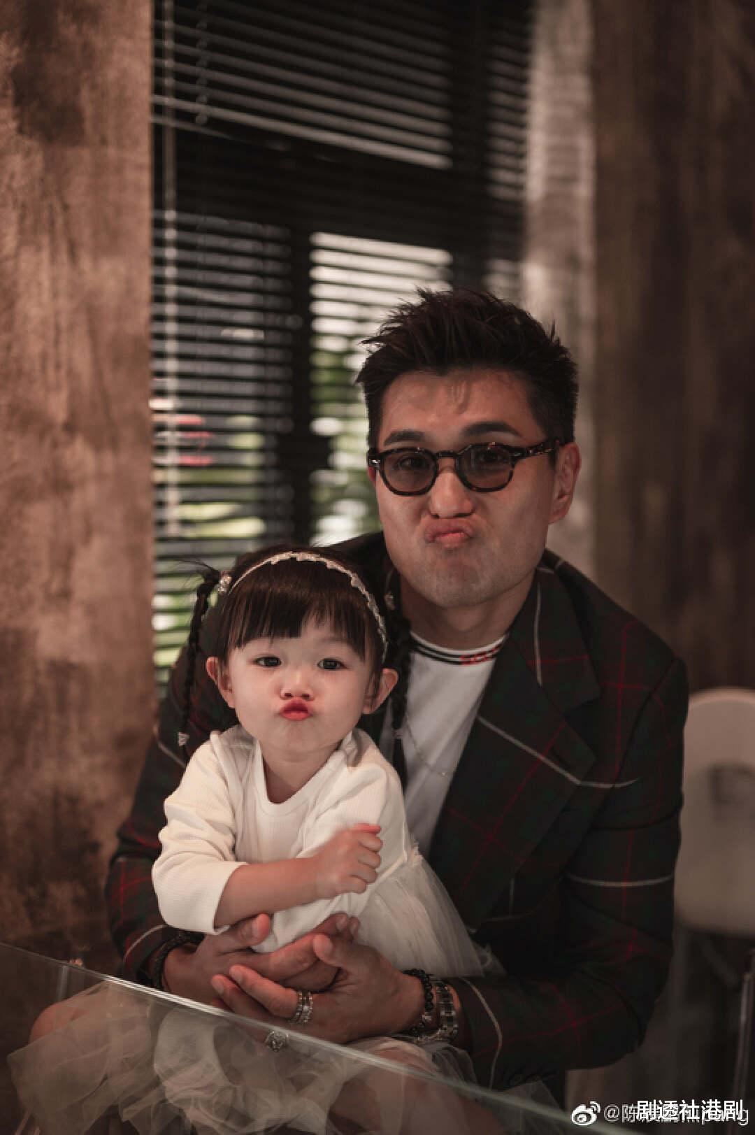 陈展鹏|TVB视帝妻子罕见晒性感!泳装出镜吸睛,借机力破怀二胎传闻