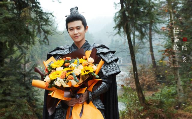 请君|《请君》任嘉伦但凡“拉垮”一些，都可能压不住“绝色男配”！