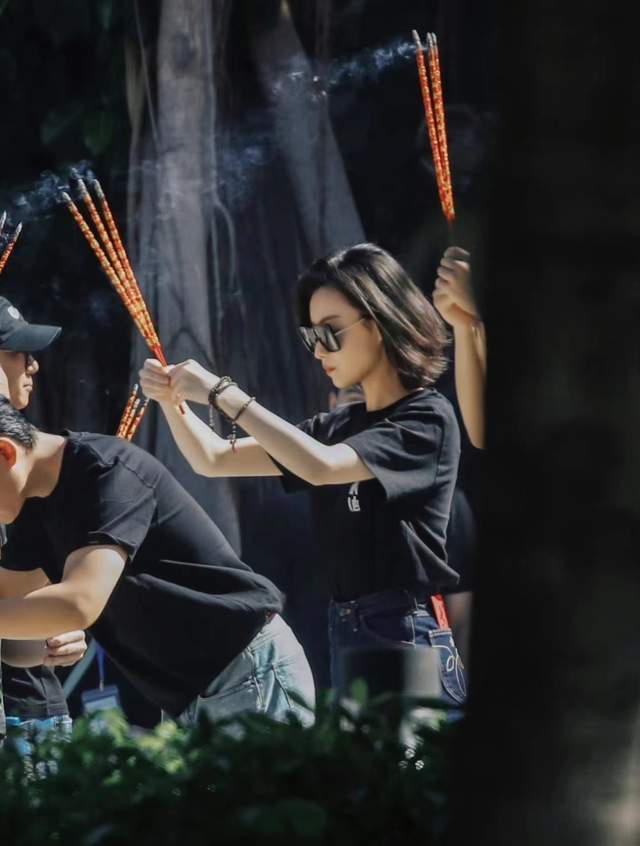 倪妮|曝演员倪妮疑似轧戏，拍戏途中离组拍电影，一心二用被吐槽不敬业