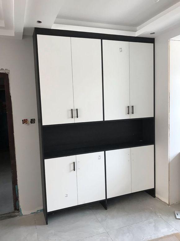 家具|新房的硬装快要完工，全屋的黑白定制柜很是抢眼，朋友也说好看