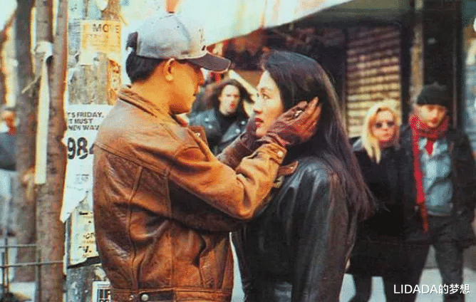 萧芳芳|《玫瑰之战》滤镜磨皮严重,四大玫瑰原本很惊艳,可惜全被毁了