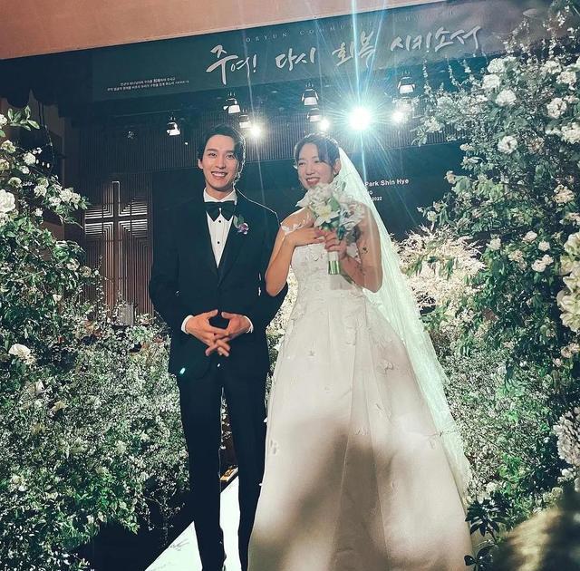 李钟硕|她结婚的时候全网宅男泪目了！想到李钟硕终究意难平，近照显沧桑