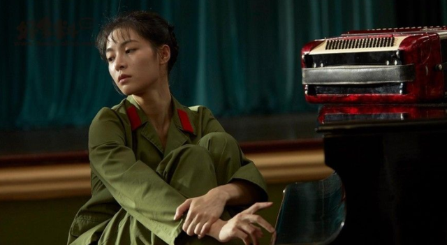 冯小刚|被冯小刚捧红，成龙接着捧，洪金宝排队等着捧，不愧是天选之女