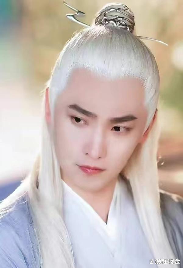 香奈儿|谁的银发触动了你的心弦？网友：罗云熙撕漫小王子是心动的感觉