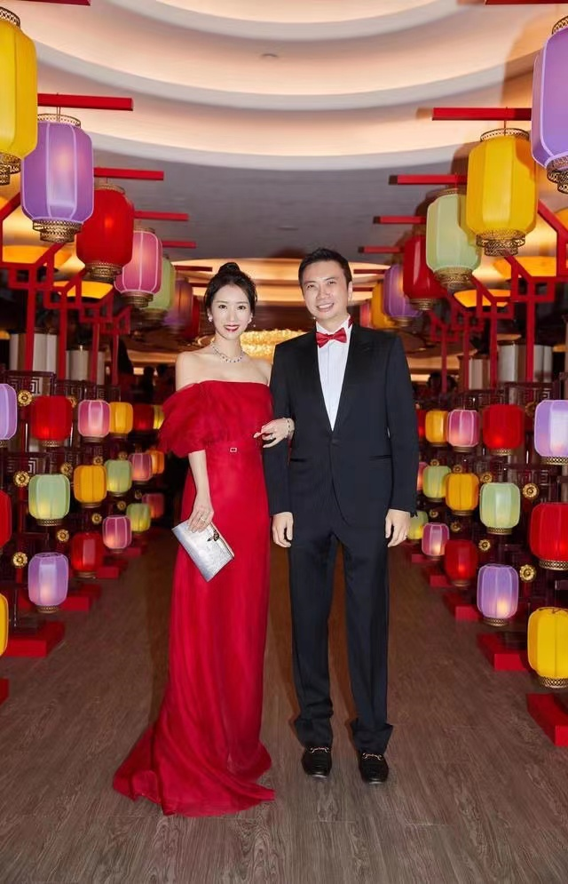 李念|阔太李念被疑整容！大眼迷人神似林志玲，嫁富豪融入香港上流圈