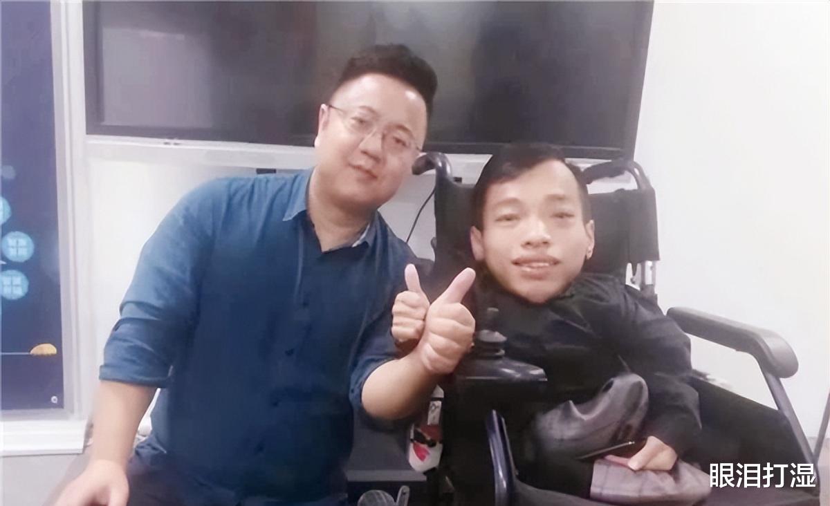 案例:袖珍总裁李创利:身高不到1米,赚3亿娶1.7米女秘书