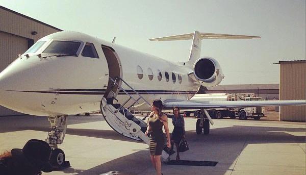 陈佩斯|世界顶级名媛!卡戴珊炫价值6亿的私人飞机,极其奢华供家族享用