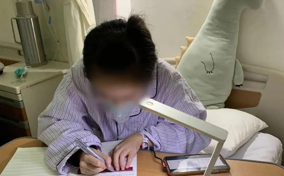 2012年江苏美女突然高烧,去医院接受治疗,几天后吓得赶忙报警