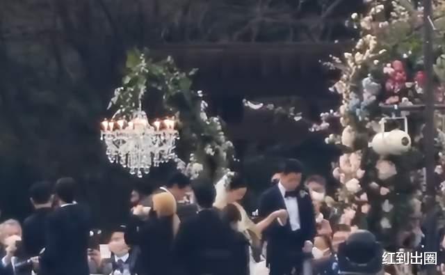 明星|1个月内10对明星结婚：有人引发争议，有人备受嘲讽，个个很精彩