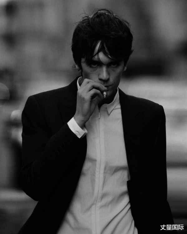 刘晓庆|阿兰德龙当年被封为法国第一美男,28岁儿子神传承帅基因不输老爸