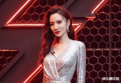 柳岩|40岁张萌近照曝光,脖子比例失调尖下巴抢镜,被质疑整容