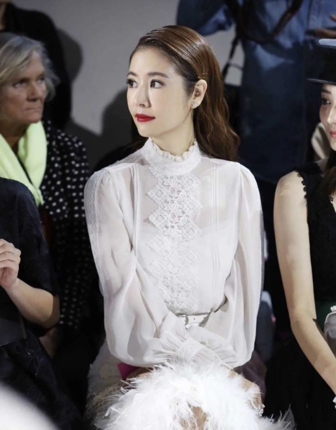 林心如|和前任同居8年遭抛弃,40岁嫁给10年挚友,今又美出圈了气质惊艳