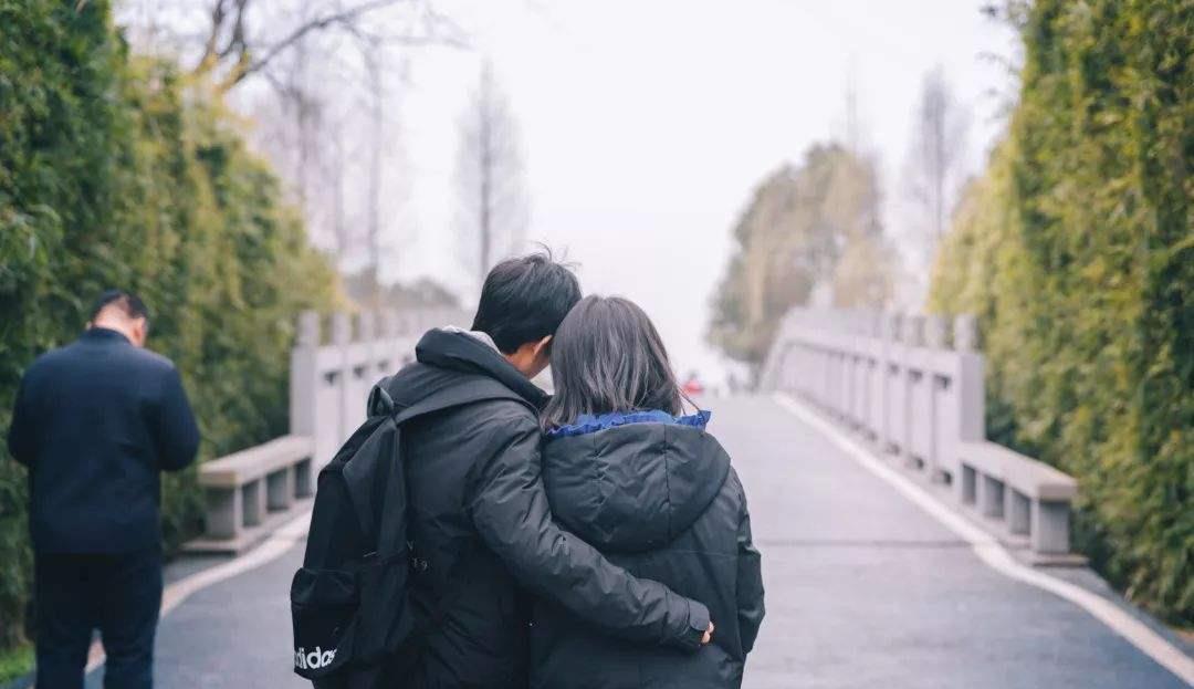60岁大妈退休后精神空虚,闪婚流浪汉3个月后离婚:像找了个儿子