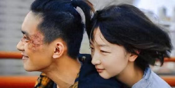 易烊千玺|周冬雨和易烊千玺的恋情被曝光，刘昊然在线吃瓜好好笑