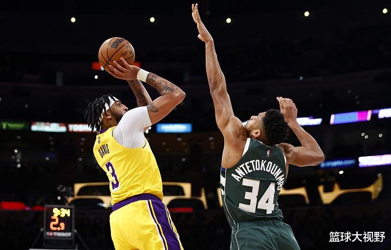 字母哥|44+14+8，字母哥和詹姆斯对飙！打破NBA纪录，成历史第一人