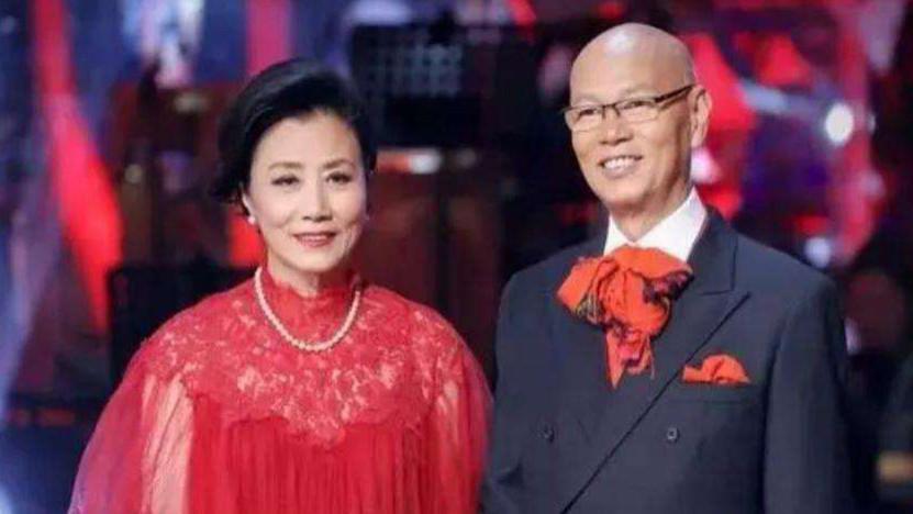 汪明荃|76岁罗家英携妻赴日本旅游，回港后双双感染新冠，汪明荃演出延期