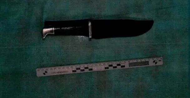 深夜女子下班驾车回家,突然两男子打开车门……