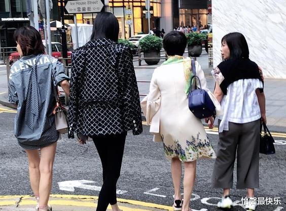 奚梦瑶|奚梦瑶与婆婆梁安琪关系曝光，奚梦瑶高出一个头，俯身听婆婆吩咐