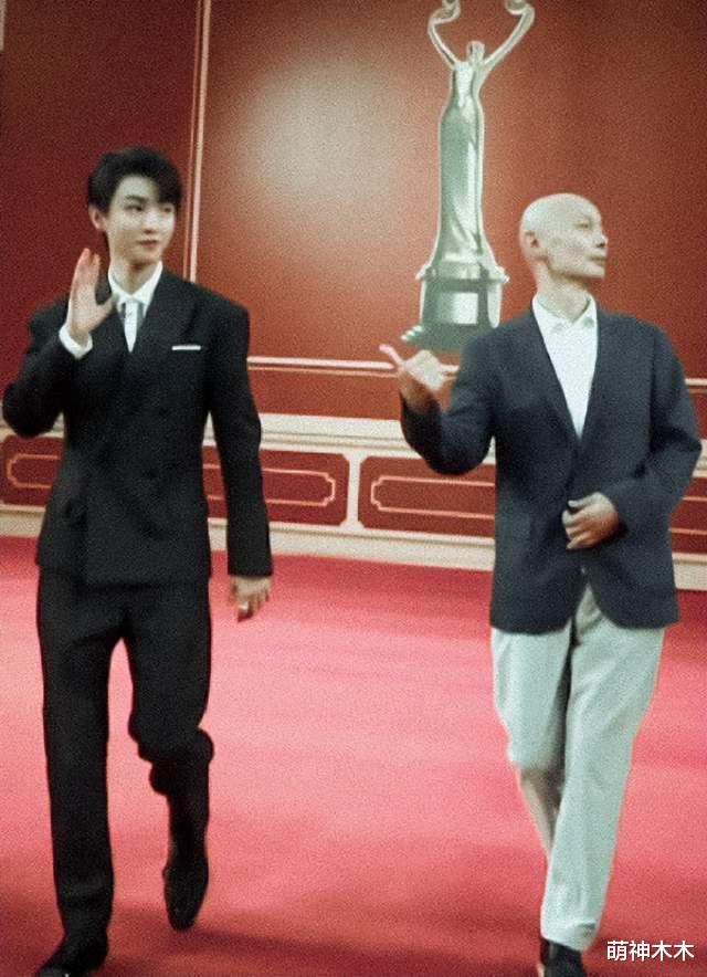 陈都灵|北影节红毯名场面:陈都灵脱妆被李一桐艳压,时代少年团抢麦出圈