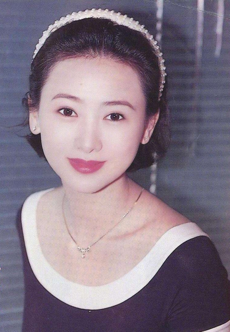 翁虹|53岁翁虹母女照曝光!14岁女儿横店拍写真,感慨做演员不易