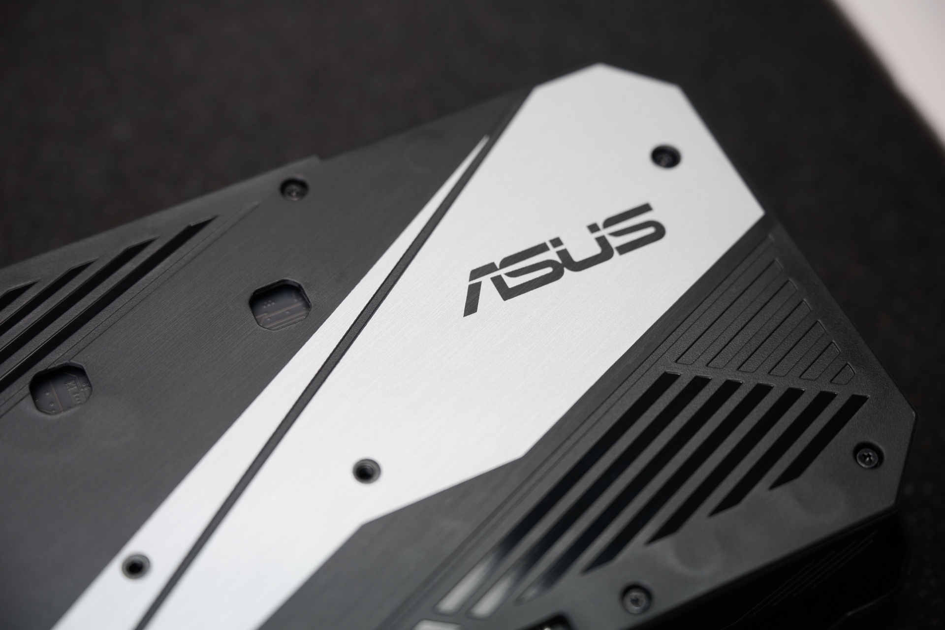 三星Galaxy Z Fold 4|比甜品高亿点 | 华硕 RTX3060Ti 巨齿鲨 游戏&生产力测试